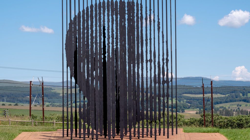 Joburg sculpture portrait de Mandela